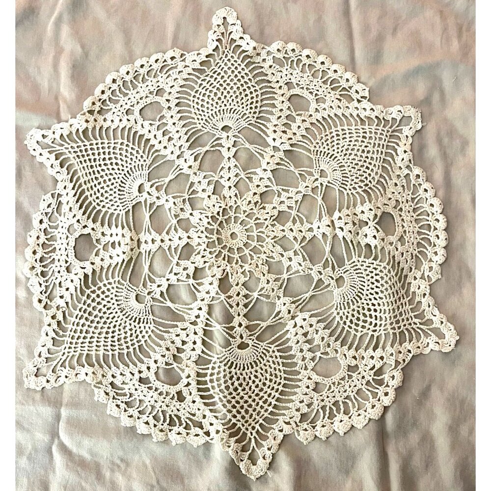 VNT Handmade Crochet Lace Doily 18" Round Pineapple Pattern Granny Cottage Core